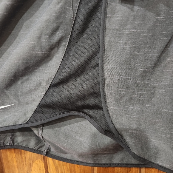 🆕️ Nike Dri Fit Running Short in Thunder Grey - Picture 6 of 9